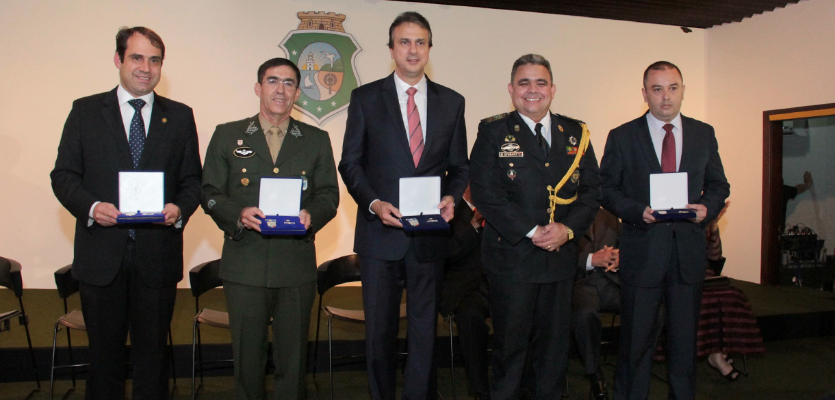 Presidente do TJCE recebe homenagem da Casa Militar do Governo do Estado