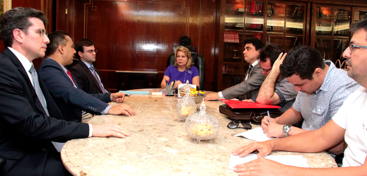 Presidente do TJCE recebe representantes dos servidores no Palácio da Justiça