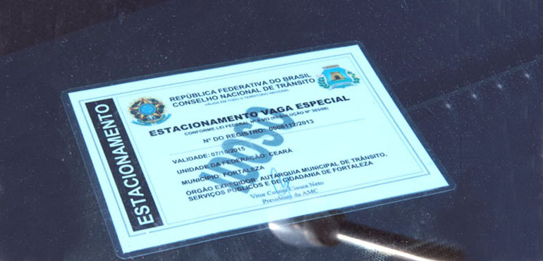 AMC expede credenciamento de estacionamento para servidores idosos e deficientes do TJCE