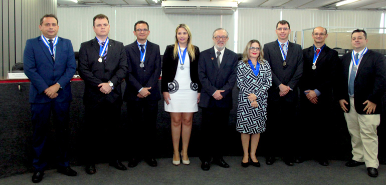 Corregedoria da Justiça concede medalha em reconhecimento à produtividade de magistrados