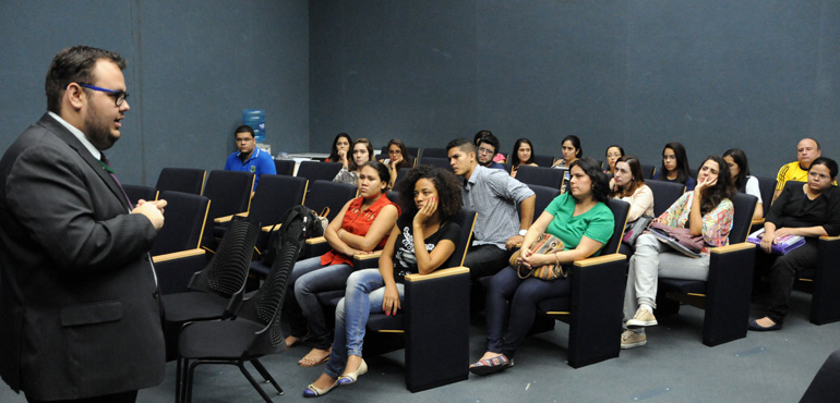 Fórum beneficia mais de 2 mil alunos em dois anos com palestras e visitas a sessões de julgamento