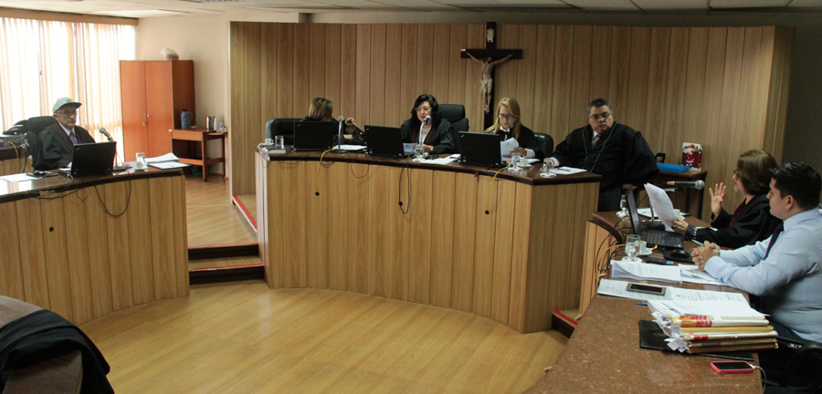 Advogado vítima de abuso de autoridade policial deve ser indenizado em R$ 10 mil