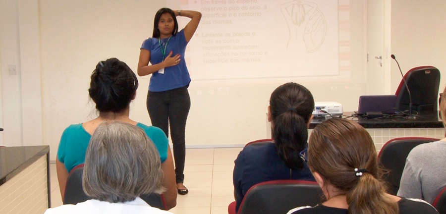 Fórum de Aquiraz recebe workshop sobre autoexame da mama