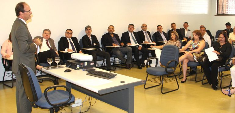 Des. Mário Parente comanda primeira reunião de 2017 do Sistema de Juizados