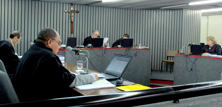 Mantida decisão que proíbe cobrança de mensalidades de alunas do Fies