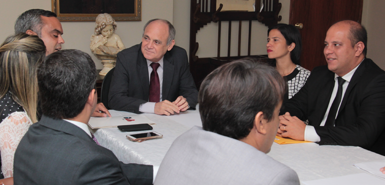 Presidente do TJCE recebe representantes da OAB-CE para debater melhorias na prestação jurisdicional