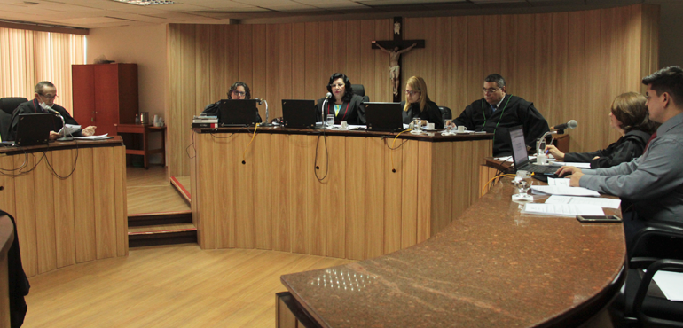 Município de Santana do Cariri deve fornecer transporte escolar para estudantes