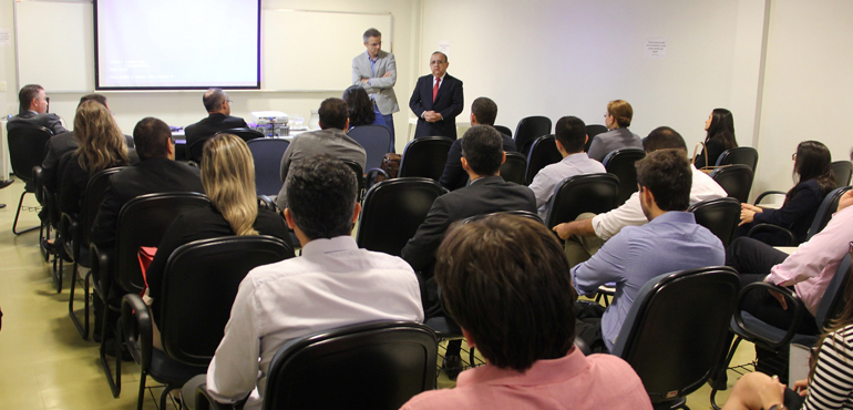 Corregedor da Justiça orienta na Esmec juízes em início de carreira