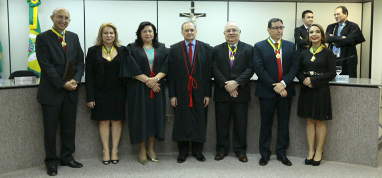 Desembargadora Iracema Vale é homenageada pelo TRE-CE