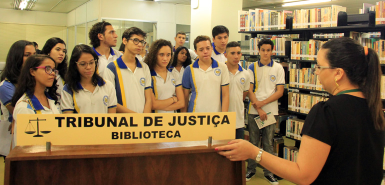 Estudantes visitam TJCE e conhecem funcionamento da Justiça de 2º Grau