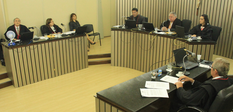 Universitária acusada de transportar mais de 1.000 comprimidos de ecstasy deve permanecer presa