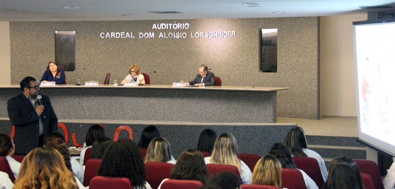 Cadastro Nacional de Adoção  é tema de debate no TJCE