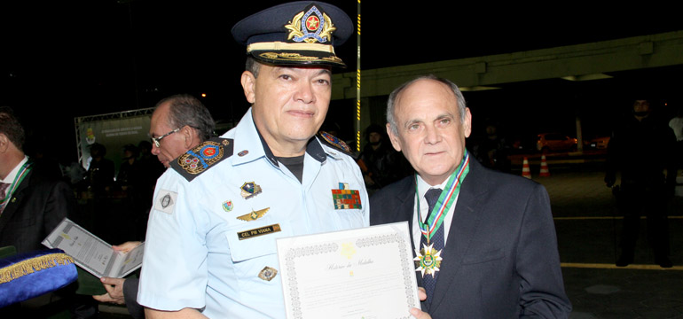 Desembargador Gladyson Pontes é homenageado durante aniversário dos 182 anos da Polícia Militar