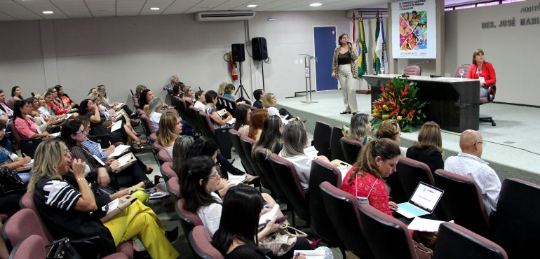 Segundo dia do Congresso de Direito de Família começa com palestras sobre oitiva de crianças e direito sucessório