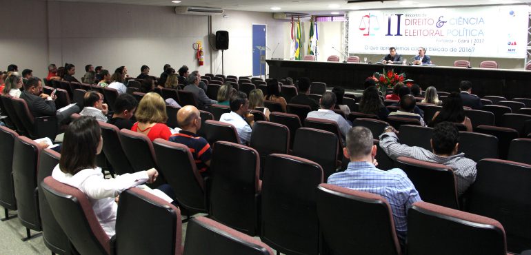 Crise política continua sendo tema de discussões no segundo dia do Encontro