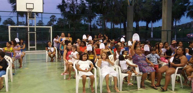 Juizado da Mulher distribui material psicoeducativo para mulheres em Maracanaú