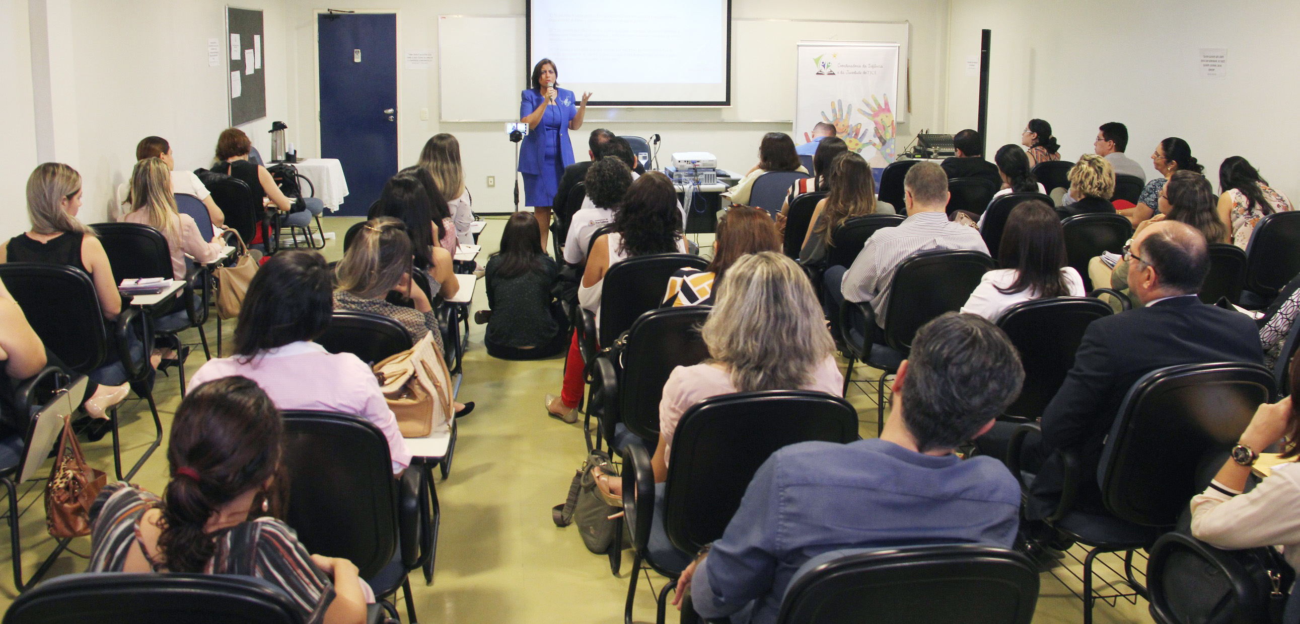Psicóloga fala sobre depoimento especial de crianças na Escola da Magistratura