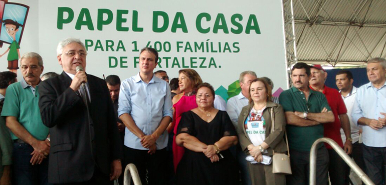 TJCE, Governo e Prefeitura entregam escritura de imóvel para mais de 1.400 famílias de Fortaleza