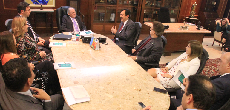 Presidente do Tribunal de Justiça do Ceará recebe visita de representantes da AMB e ACM