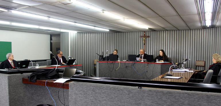 Seguradora é condenada a pagar R$ 100 mil a aposentado que ficou inválido por lesão no quadril