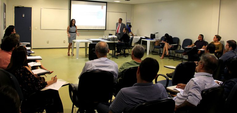 Coordenadoria dos Juizados da Capital se reúne na Esmec com Oficiais de Justiça