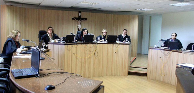 Justiça condena empresa a indenizar cliente por corte indevido no fornecimento de água