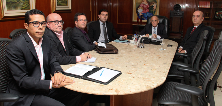 Presidente do TJCE se reúne  com sindicato dos servidores