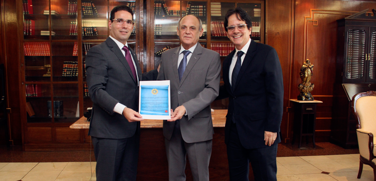 Desembargador Gladyson Pontes receberá homenagem de maçonaria cearense no próximo dia 25