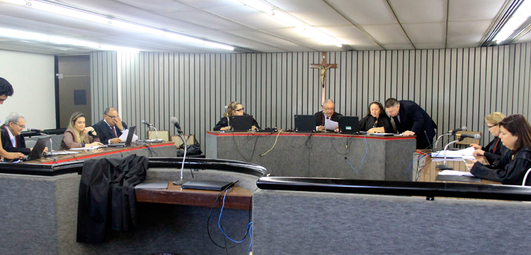 Justiça garante a filha não reconhecida por familiares o direito de receber herança