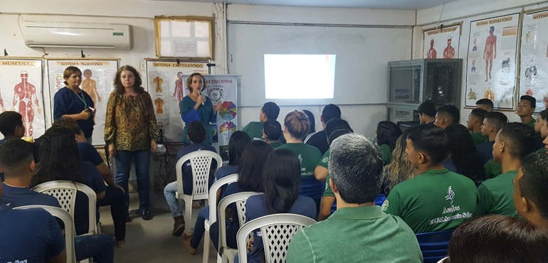 Juizado da Mulher promove oficina em escola pública sobre combate à violência doméstica