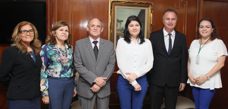 Presidente do TJCE recebe visita da secretária de Política sobre Drogas do Estado