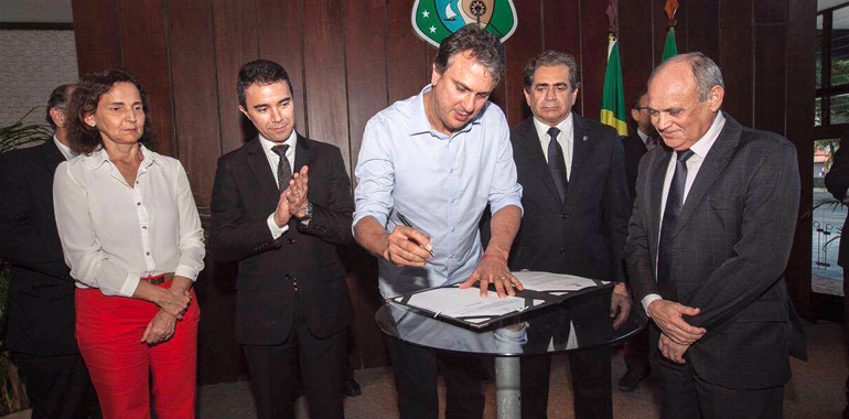 TJCE participa de solenidade no Palácio da Abolição para sanção de lei da reestruturação do MPCE