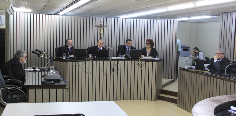 Vítima de cobranças ilegais após carro ser apreendido pelo Estado receberá indenização