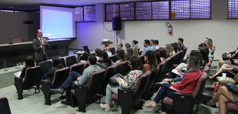 Desembargador Mário Parente encerra capacitação de Juízes Leigos na Esmec