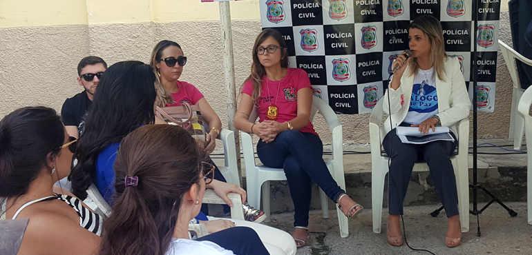Juíza leva prestação de serviços e esclarecimentos sobre Lei Maria da Penha para população de Quixadá