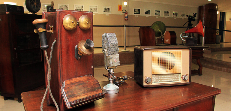 Exposição do jornalista e pesquisador Nirez pode ser vista na Esmec até o próximo dia 31