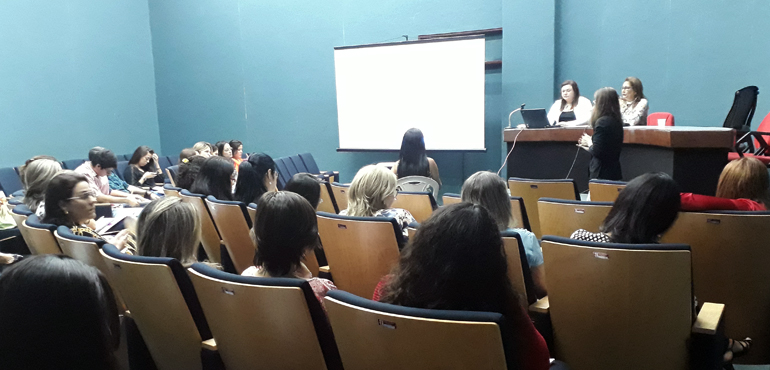 Psicólogas e assistentes sociais do Fórum passam por capacitação para atuarem no Juizado da Mulher