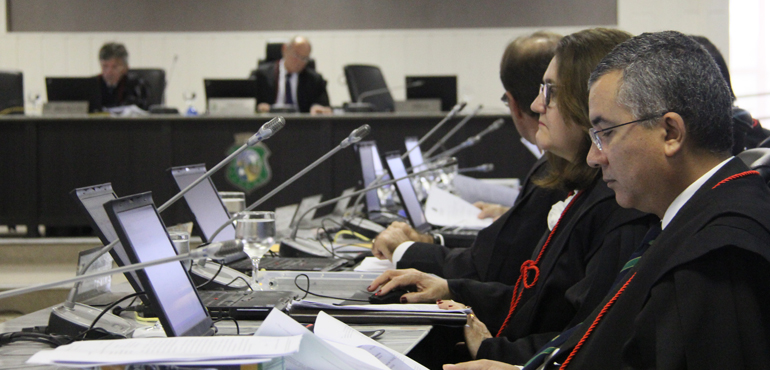 Aprovada resolução que padroniza férias de servidores do Judiciário