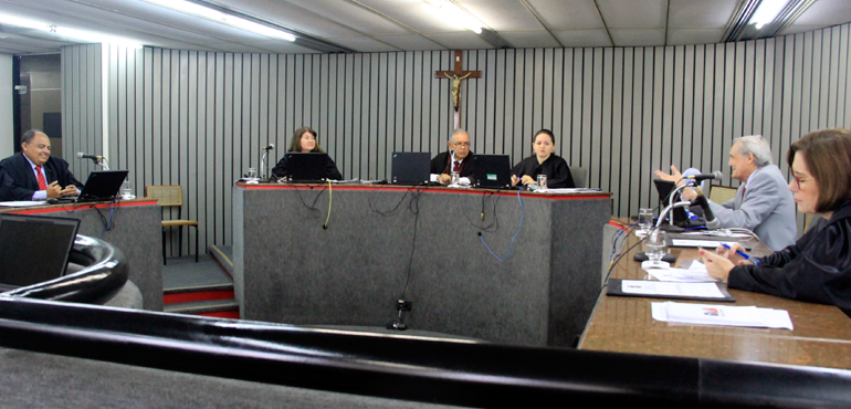 Paciente que recebeu cobrança ilegal após tratamento médico deve ser indenizada em R$ 10 mil