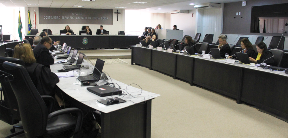 Desembargadores continuam análise do processo sobre admissão de médicos por cooperativa médica