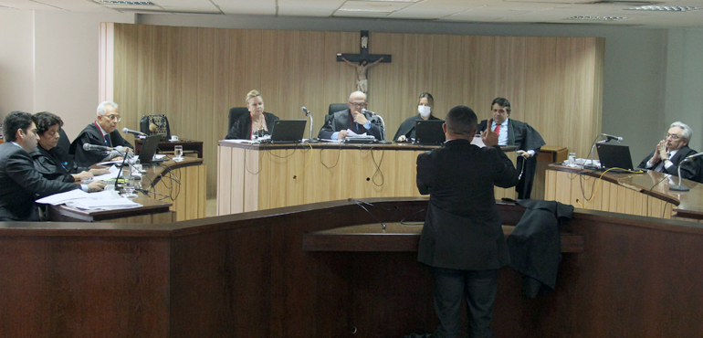 Estado é condenado a pagar R$ 60 mil para mãe de detento que morreu em delegacia