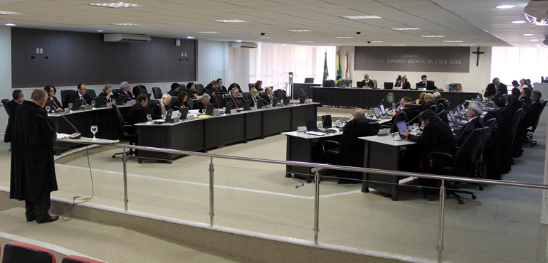 Pleno do TJCE aplica pena de disponibilidade ao desembargador Francisco Pedrosa