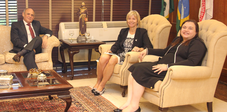 Presidente do TJCE recebe visita de desembargadora francesa