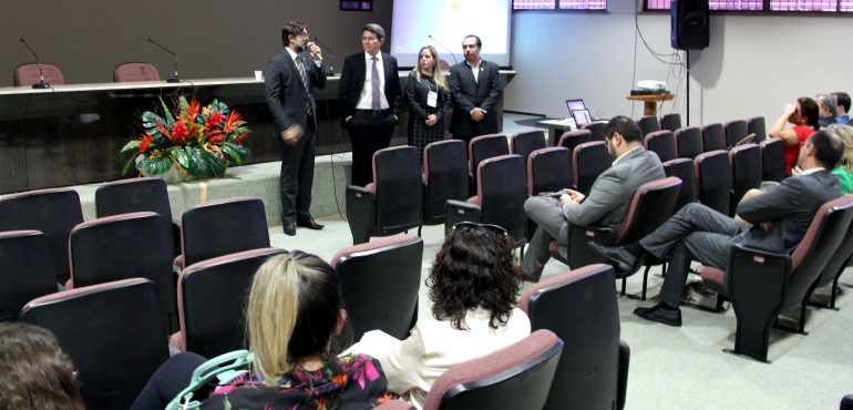 Magistrados participam de palestra motivacional sobre Conciliação na Esmec