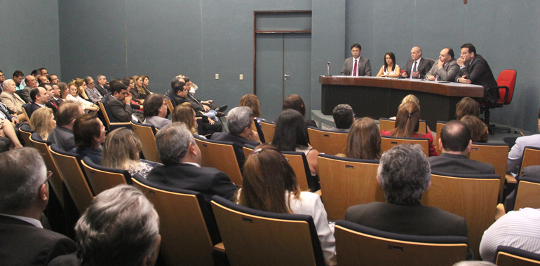 Presidente do TJCE se reúne com juízes no Fórum Clóvis Beviláqua e destaca principais realizações
