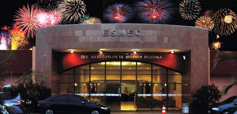 Escola da Magistratura do Ceará deseja a todos boas festas e um feliz 2018