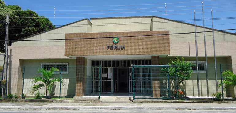 Juiz expede mandados de busca que resultam na prisão de 12 integrantes de facção criminosa