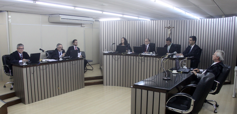 Advogado preso de forma ilegal deve receber R$ 50 mil de indenização por danos morais