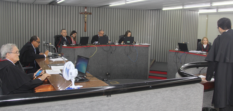 Empresa de aviação deve indenizar  em R$ 4 mil cliente por atraso em voo