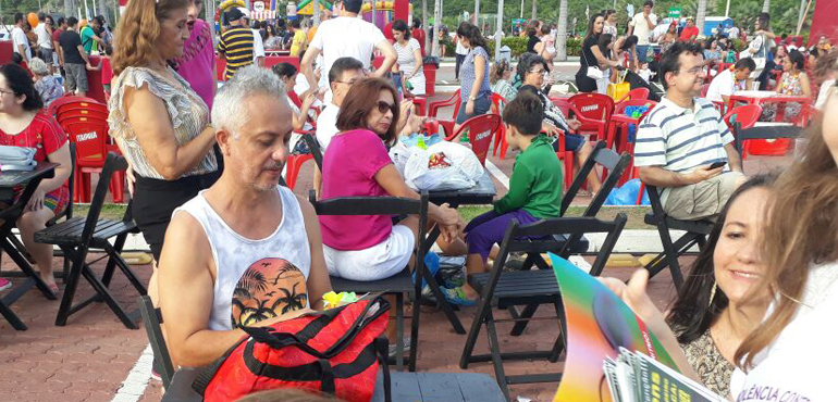 Juizado da Mulher conscientiza foliões durante período de pré-carnaval de Fortaleza